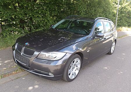 BMW 325i touring- Panorama-AHK-Leder-Klima-TÜV neu