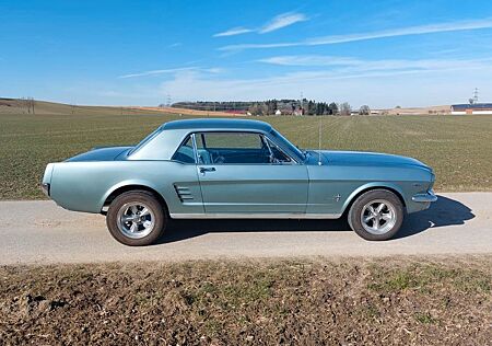 Ford Mustang 289 V8 Vollrestauriert