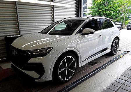 Audi Q4 e-tron 45 2x S LINE BLACK ACC/HuD/MATRIX/SHZ.