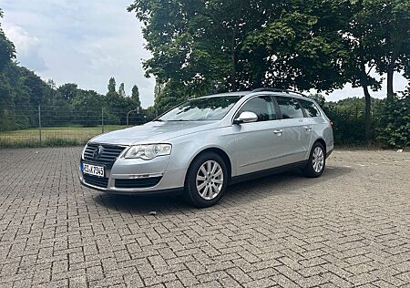 VW Passat Variant Volkswagen 2.0 FSI Comfortline Variant C...