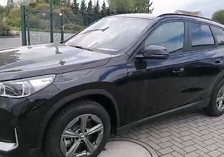 BMW X1 sDrive20i Steptronic - Elektro/Benzin