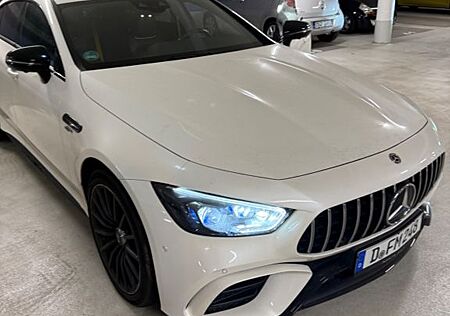 Mercedes-Benz AMG GT 53 4MATIC+ Autom. -