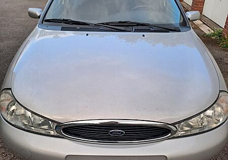 Ford Mondeo 1.6, Original 28500 KM, 1 Hand, TÜV Neu