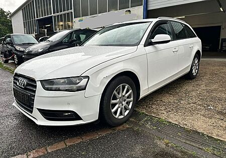 Audi A4 Avant Attraction Navi Standheizung Euro 6 PDC