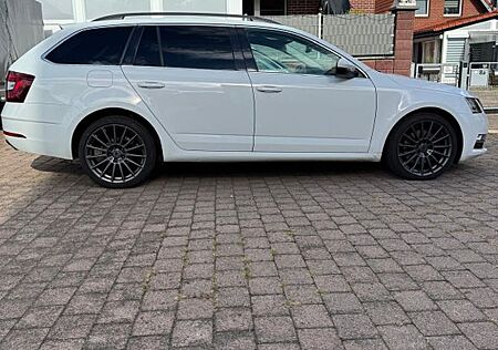 Skoda Octavia 2.0 mit Ambietebeleuchtung
