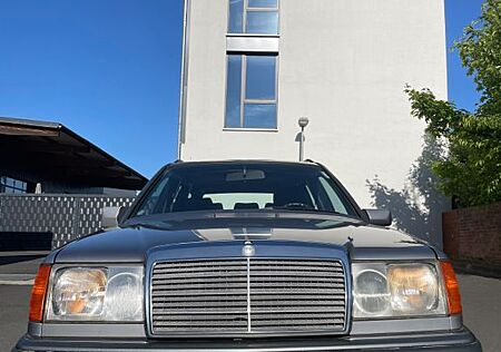 Mercedes-Benz E 230 230TE