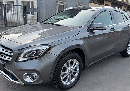 Mercedes-Benz GLA 200 ~KAMERA~PANORAMA~LEDER~TÜV NEU~