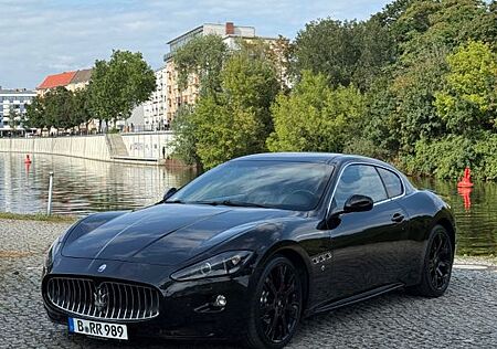 Maserati GranTurismo S 4.7 V8 Automatik, CarPlay, TÜV neu