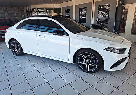 Mercedes-Benz A 180 Limousine AMG Line/Pano/Distr/Night/AHK
