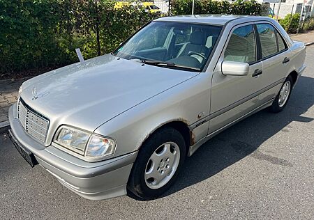 Mercedes-Benz C 180 CLASSIC Auto. *TÜV 09/2026*
