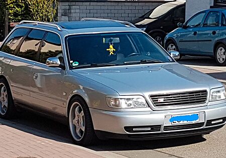 Audi A6 / C4 2.8 Avant quattro