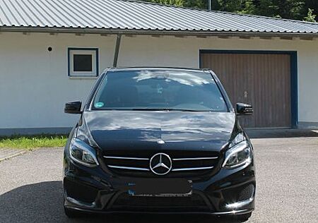 Mercedes-Benz B 220 4MATIC_ AMG Line