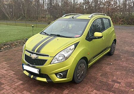 Chevrolet Spark Kleiner grüner Laubfrosch sucht neuen Tümpel!