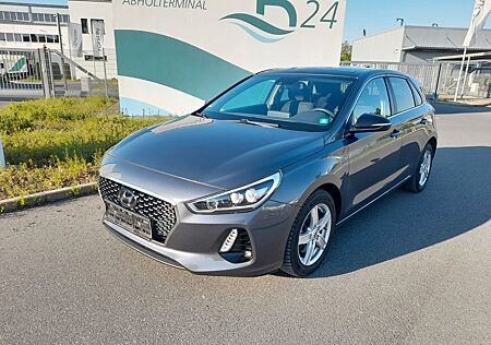 Hyundai i30 1.0 TGDi Intro LED NaVi Pano Kamera 1 Hand
