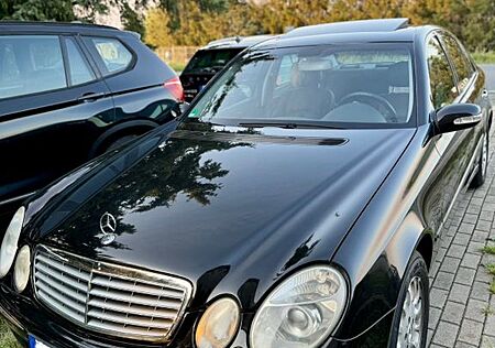 Mercedes-Benz 240 1. Hand Mercedes E240 Elegance Voll Checkheft