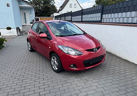 Mazda 2 . (1Hand)