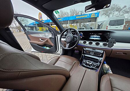 Mercedes-Benz E 220 d T Autom. -