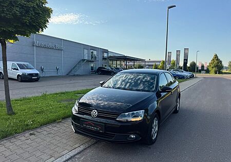 VW Jetta Volkswagen VI Comfortline/2.HAND/TÜV NEU/AHK