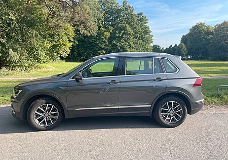 VW Tiguan Volkswagen 1.4 TSI 92kW BMT Comfortline grau