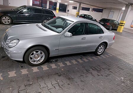 Mercedes-Benz E 240 ELEGANCE - TOPZUSTAND. TÜV NEU!!