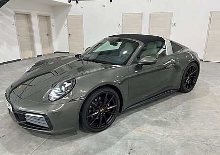 Porsche 992 Carrera Targa 4 im Top Zustand wenig Km