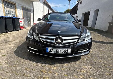 Mercedes-Benz E 200 Cabriolet BlueEFF. ELEGANCE ELEGANCE