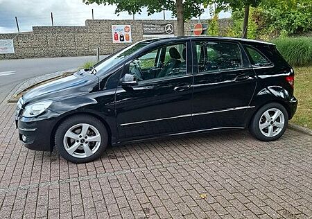Mercedes-Benz B 200 -