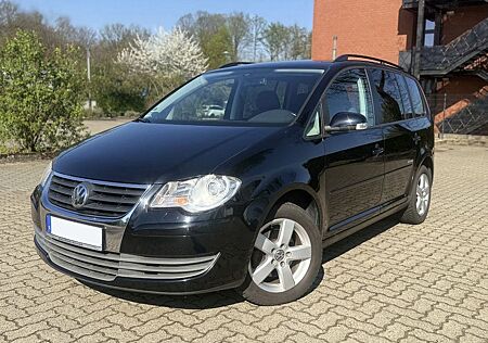 VW Touran Volkswagen United Klima NaviShz AHKAllwetterTüv02/26
