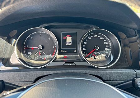VW Golf Volkswagen VII Lim. Cup BMT Navi SHZ Klimaaut PDC