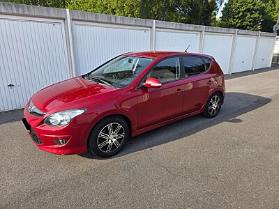 Hyundai i30 1.4 Edition20 mit AHK, 8-fach bereift