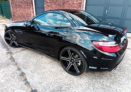 Mercedes-Benz SLK 200 - AMG Line