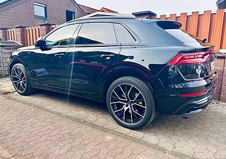 Audi Q8 "All Black S-Line" Edition