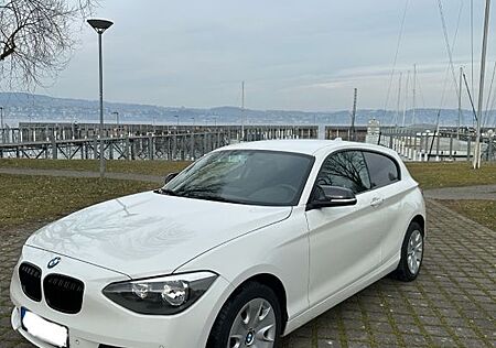 BMW 114i -F21|APPLE CARPLAY|ANDROID AUTO|