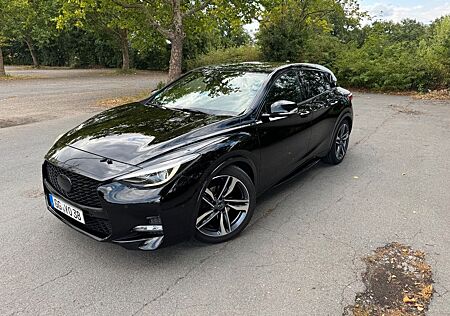 Infiniti Q30 Sport DCT Alcantara LED 19'' Sehr gepflegt