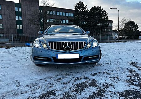 Mercedes-Benz E 220 Coupé CDI BlueEFFICIENCY AVANTG....