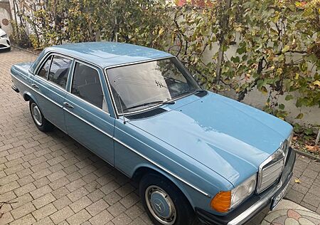 Mercedes-Benz 240