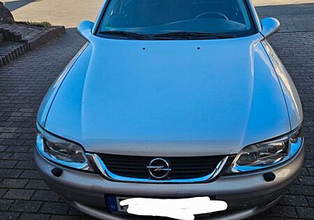 Opel Vectra 1.6 -