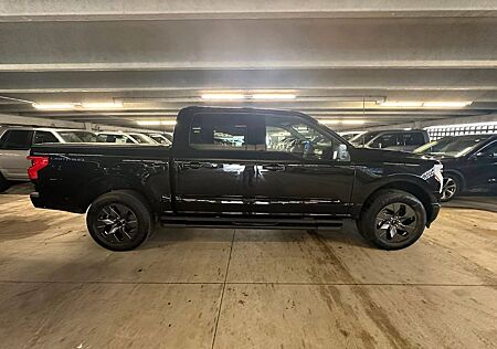 Ford F 150 Lightning Flash gr Batterie im Vorlauf