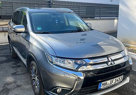 Mitsubishi Outlander 2.2 DI-D Diamant Edition+ 4WD Auto...