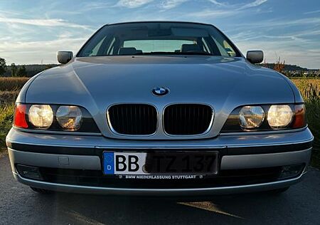 BMW 523i Auto