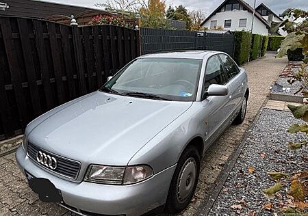 Audi A4 1.6 -