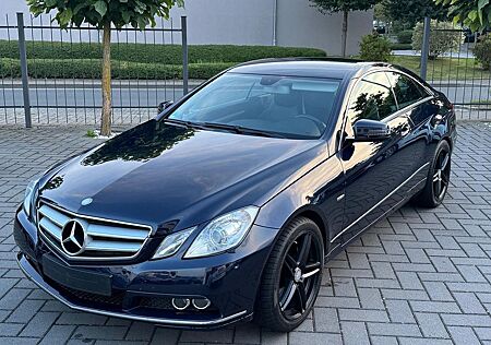 Mercedes-Benz E 350 Coupé CDI BlueEFFICIENCY AVANTG....
