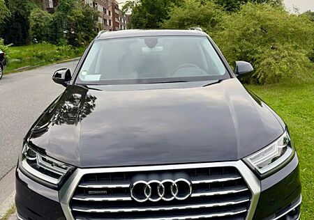 Audi Q7 3.0 TDI (DPF) quattro tiptronic - 7 Sitze