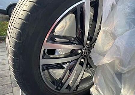 VW Tiguan Allspace Volkswagen Highline 4Motion