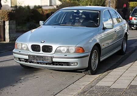BMW 528i A Limo - PDC - Komfortsitze - Memory