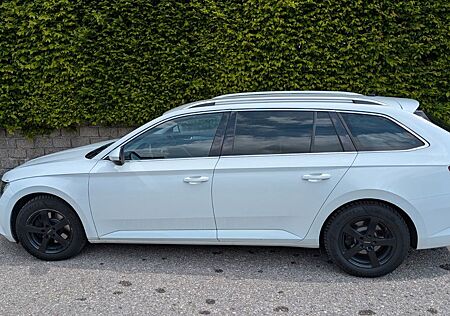 Skoda Superb Combi 2.0 TDI Style DSG *Top gepflegt*