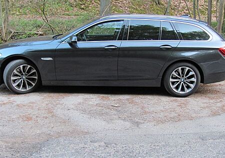 BMW 535d xDrive Touring A Luxury Line Luxury Line