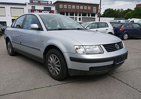 VW Passat Volkswagen 1.6 Limousine/Schiebdach/Guter Zustand