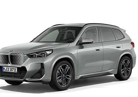 BMW iX1 xDrive20 M Sport HUD Pano AHK Lenkradjeizung
