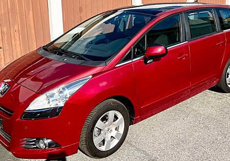 Peugeot 5008 1.6 Family 7-Sitze PDC Panorama AHK 8-Fach